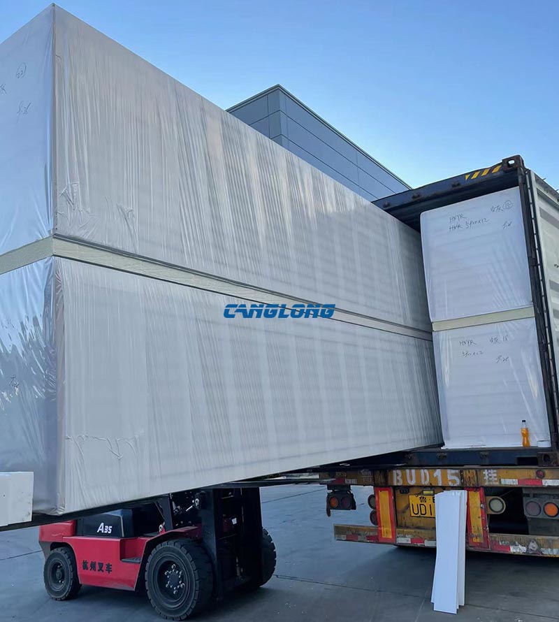 Delivery of polyurethane sandwich wall panels for Qatar plant